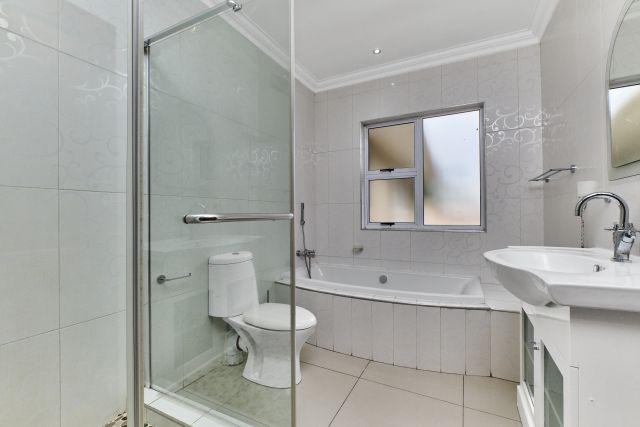 5 Bedroom Property for Sale in Sunninghill Gauteng