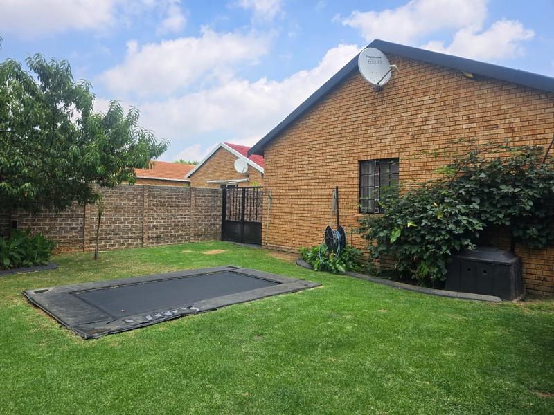 2 Bedroom Property for Sale in Parkhaven Gauteng