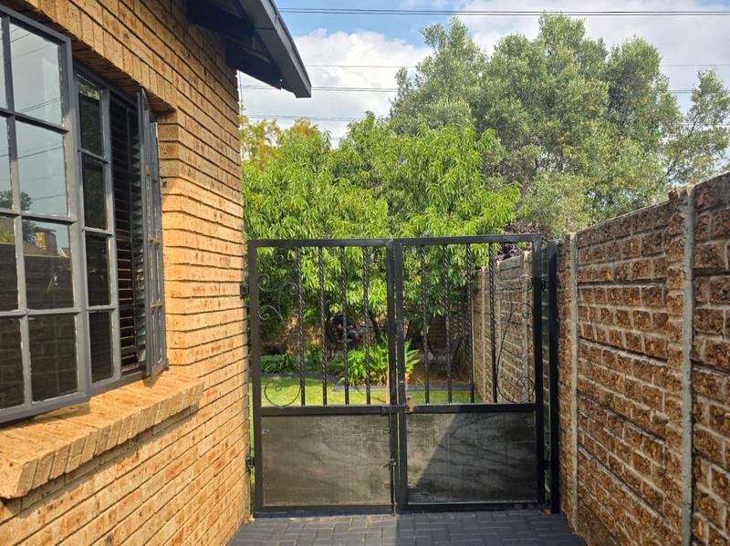 2 Bedroom Property for Sale in Parkhaven Gauteng