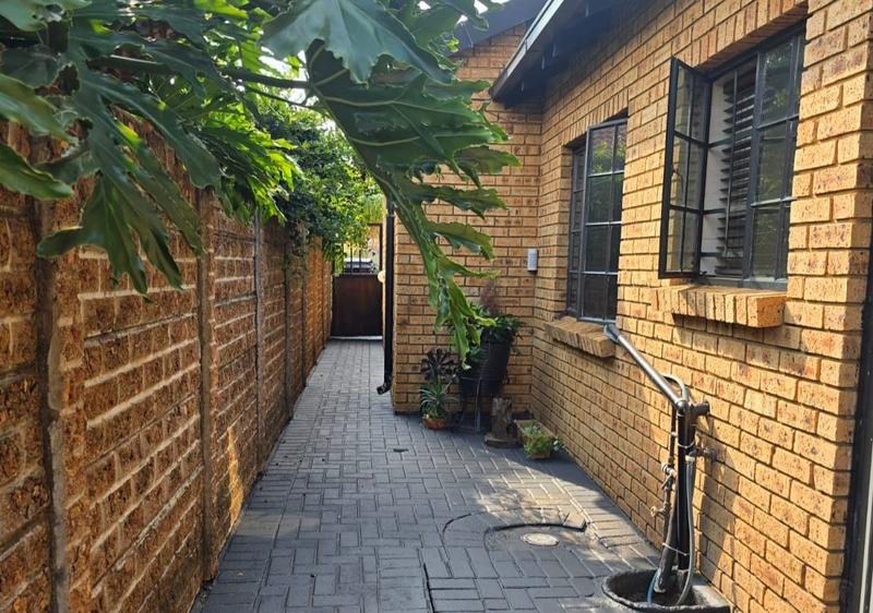 2 Bedroom Property for Sale in Parkhaven Gauteng
