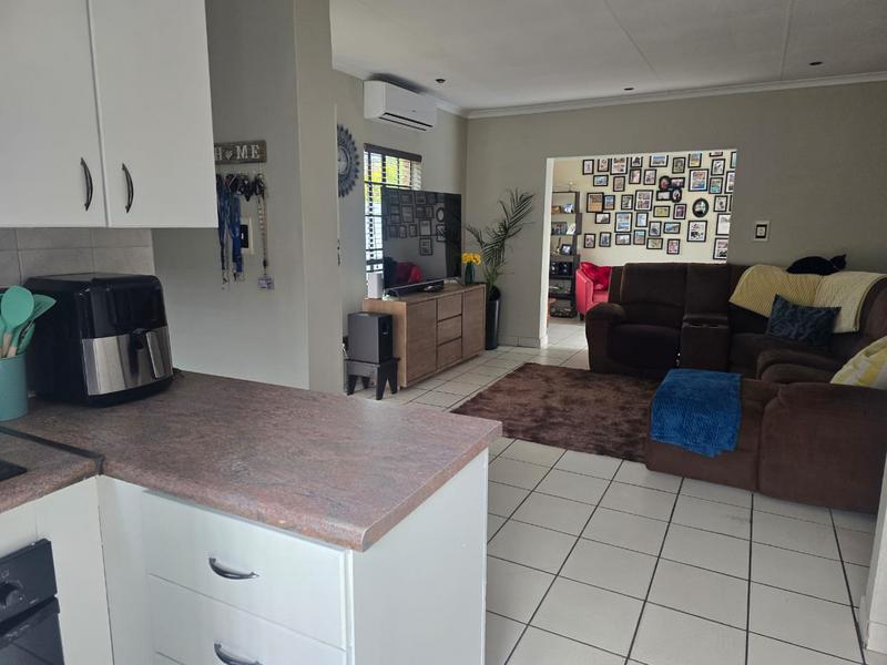 2 Bedroom Property for Sale in Parkhaven Gauteng