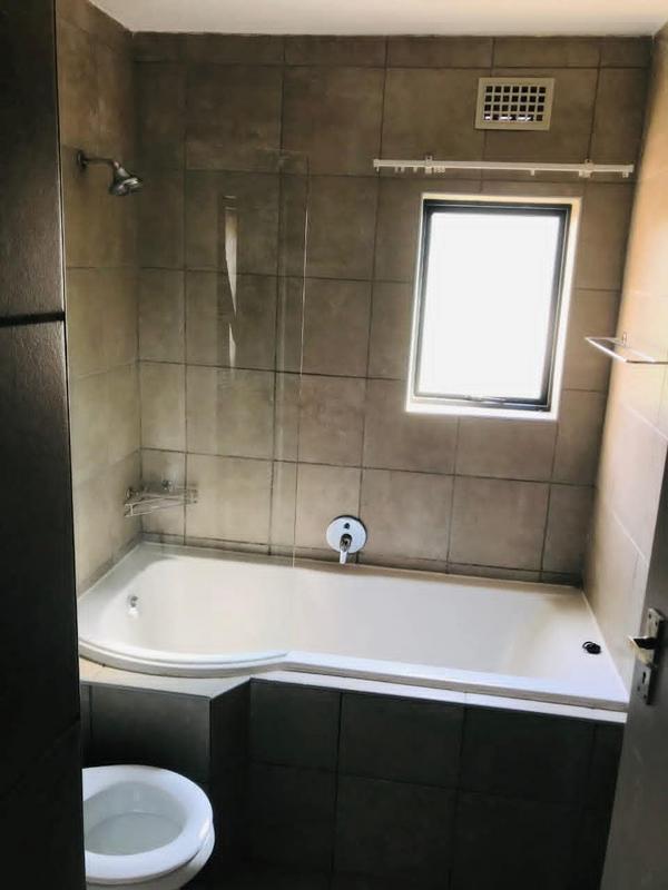 2 Bedroom Property for Sale in La Montagne Gauteng