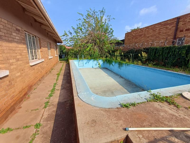 4 Bedroom Property for Sale in Vanderbijlpark Cw 6 Gauteng
