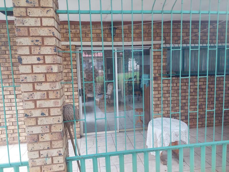 4 Bedroom Property for Sale in Magaliesmoot Gauteng