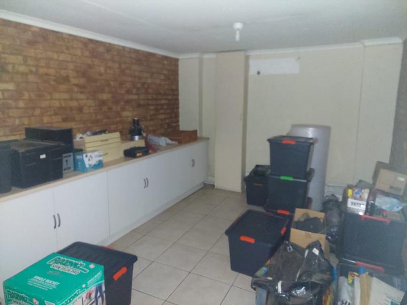 4 Bedroom Property for Sale in Magaliesmoot Gauteng