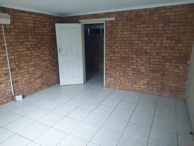 4 Bedroom Property for Sale in Magaliesmoot Gauteng