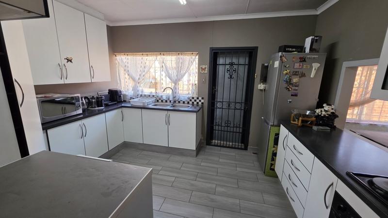 3 Bedroom Property for Sale in Magalieskruin Gauteng