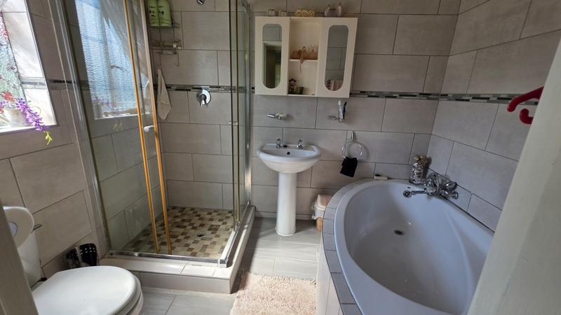 3 Bedroom Property for Sale in Magalieskruin Gauteng