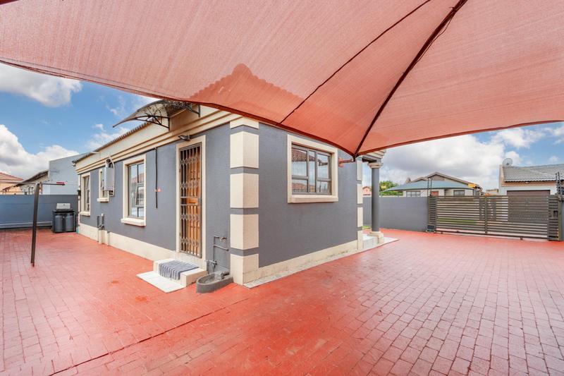 3 Bedroom Property for Sale in Roodekop Gauteng