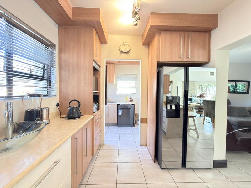 To Let 3 Bedroom Property for Rent in Broadacres Gauteng