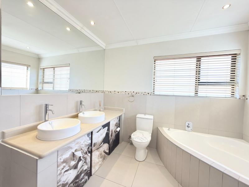 To Let 3 Bedroom Property for Rent in Broadacres Gauteng