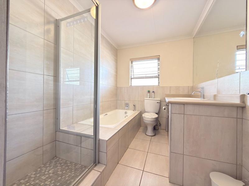 To Let 3 Bedroom Property for Rent in Broadacres Gauteng