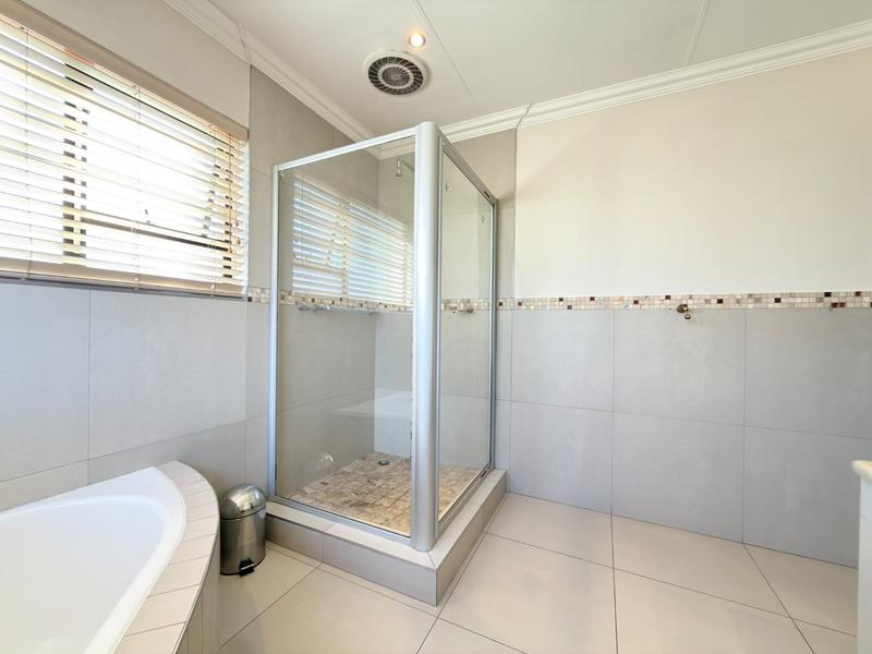 To Let 3 Bedroom Property for Rent in Broadacres Gauteng