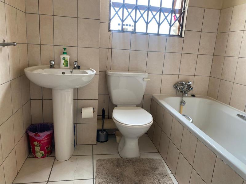 To Let 2 Bedroom Property for Rent in Fourways Gauteng
