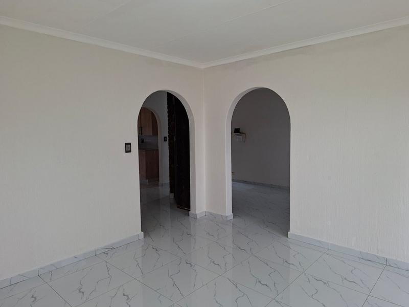 2 Bedroom Property for Sale in Bonaero Park Gauteng