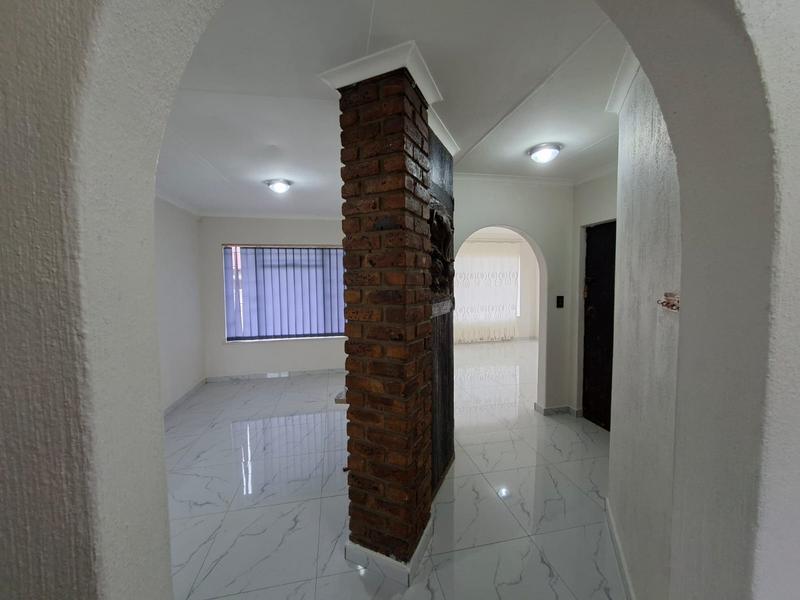 2 Bedroom Property for Sale in Bonaero Park Gauteng