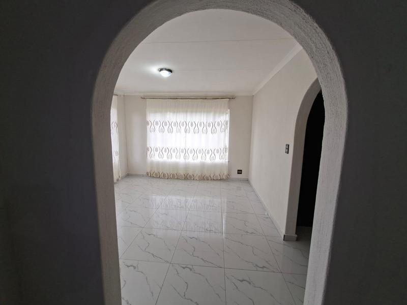 2 Bedroom Property for Sale in Bonaero Park Gauteng