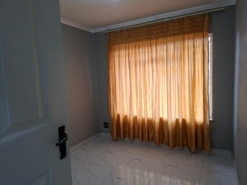 2 Bedroom Property for Sale in Bonaero Park Gauteng