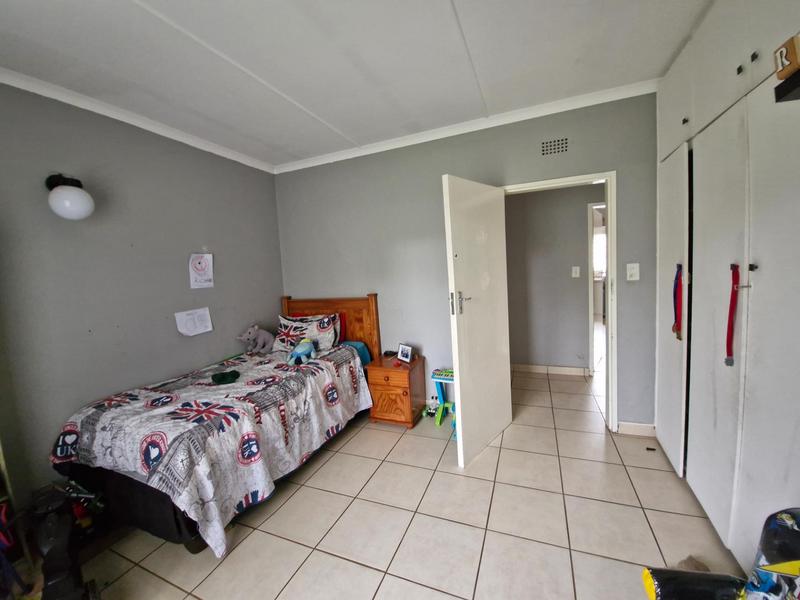 3 Bedroom Property for Sale in Bonaero Park Gauteng