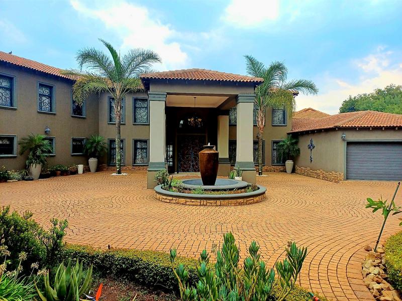 5 Bedroom Property for Sale in Lakefield Gauteng