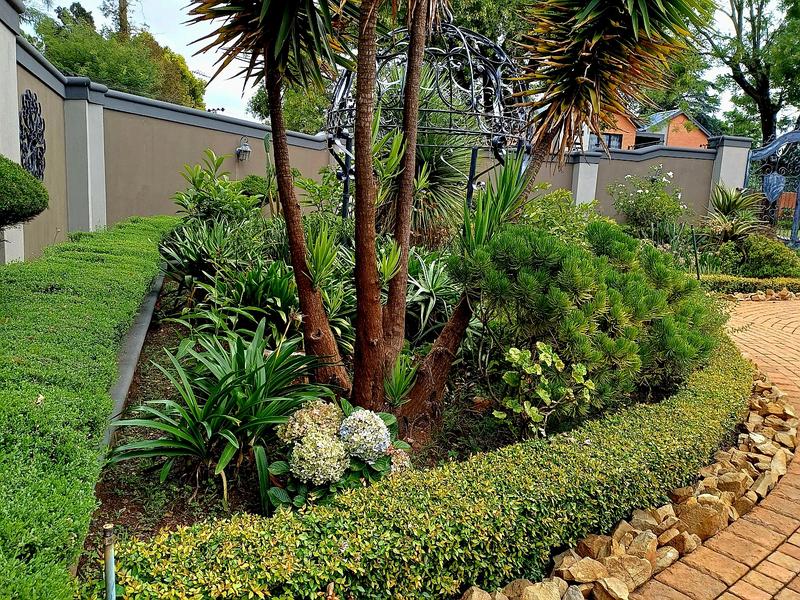 5 Bedroom Property for Sale in Lakefield Gauteng