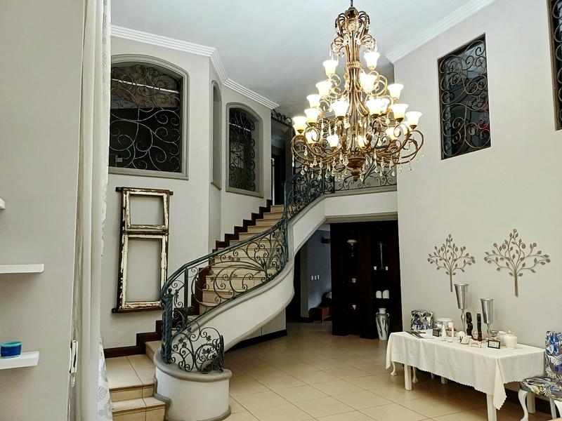 5 Bedroom Property for Sale in Lakefield Gauteng