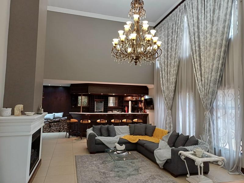 5 Bedroom Property for Sale in Lakefield Gauteng