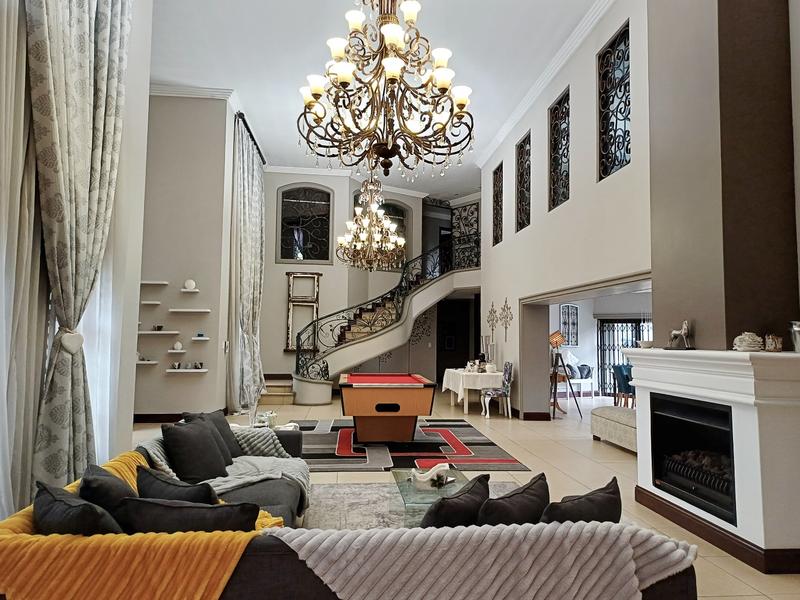 5 Bedroom Property for Sale in Lakefield Gauteng