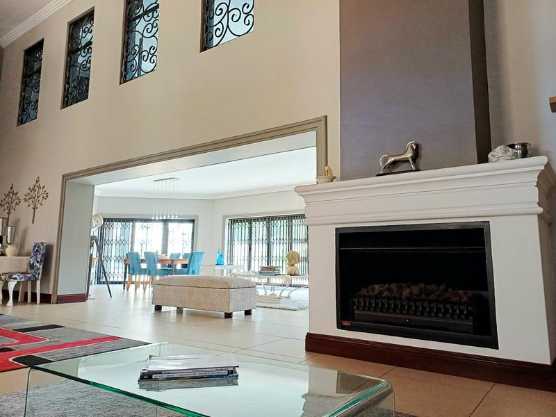 5 Bedroom Property for Sale in Lakefield Gauteng