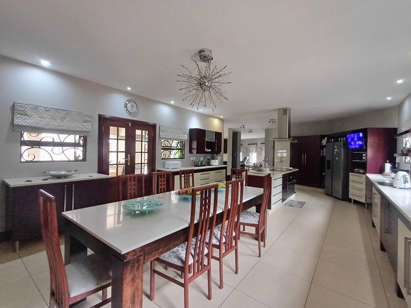 5 Bedroom Property for Sale in Lakefield Gauteng