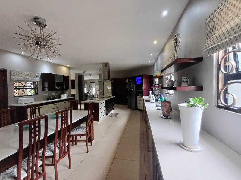 5 Bedroom Property for Sale in Lakefield Gauteng