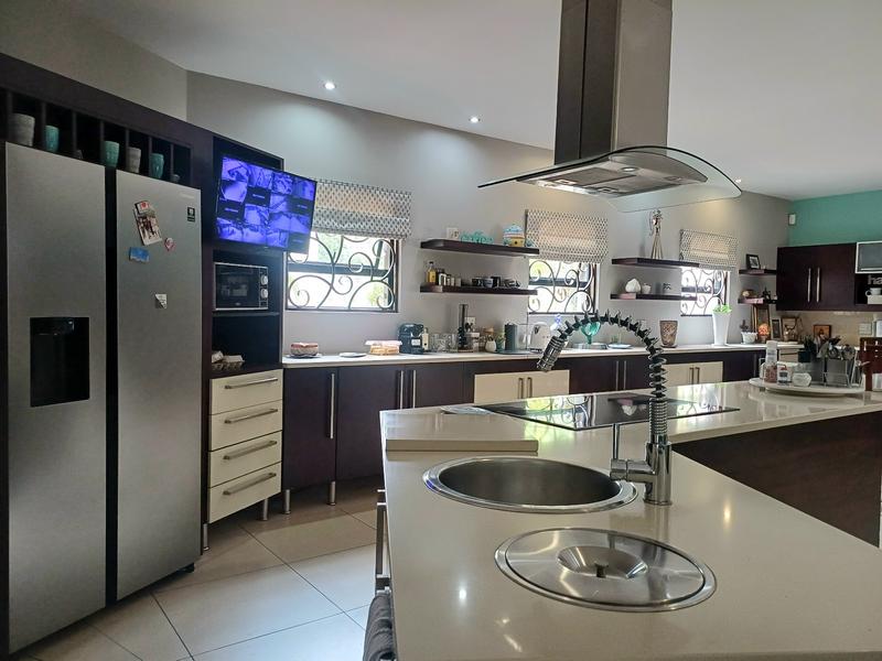 5 Bedroom Property for Sale in Lakefield Gauteng