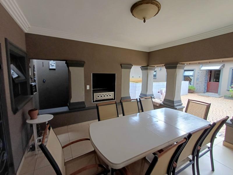 5 Bedroom Property for Sale in Lakefield Gauteng