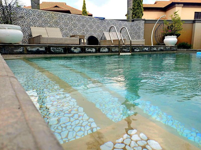 5 Bedroom Property for Sale in Lakefield Gauteng