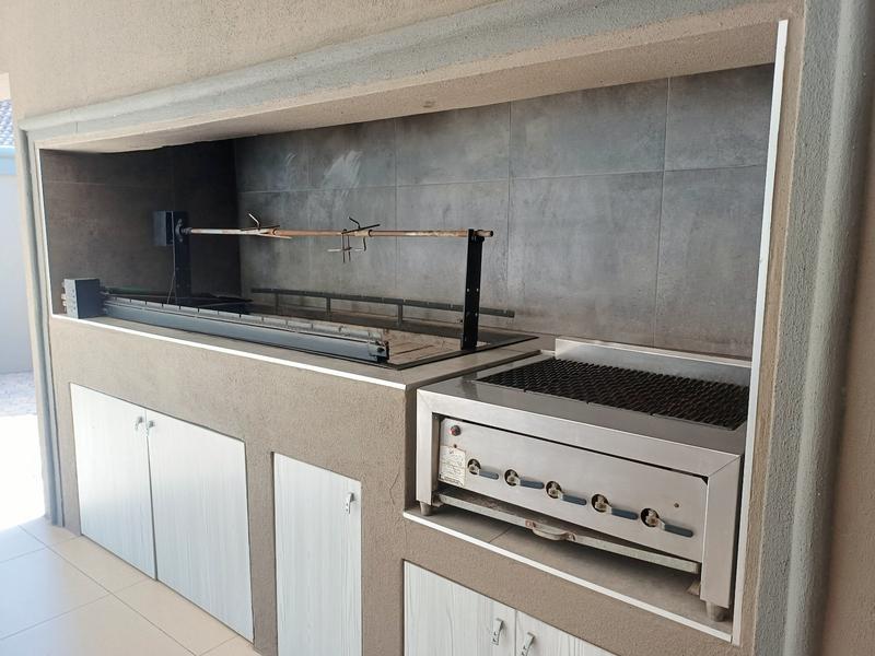 5 Bedroom Property for Sale in Lakefield Gauteng