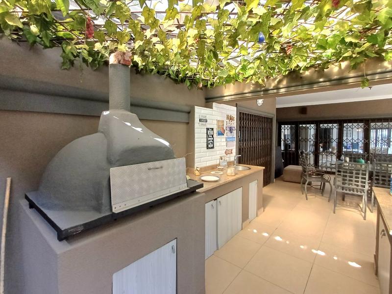 5 Bedroom Property for Sale in Lakefield Gauteng