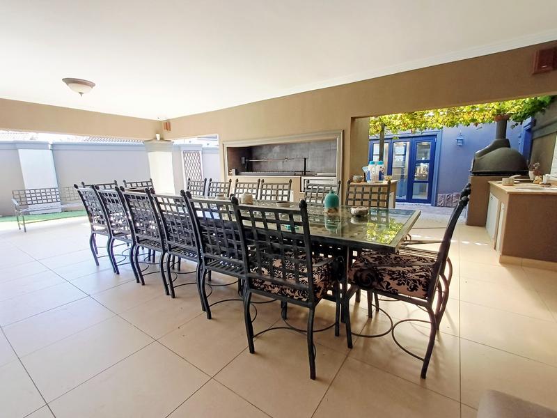 5 Bedroom Property for Sale in Lakefield Gauteng