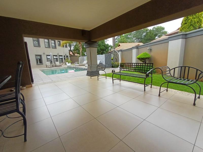 5 Bedroom Property for Sale in Lakefield Gauteng