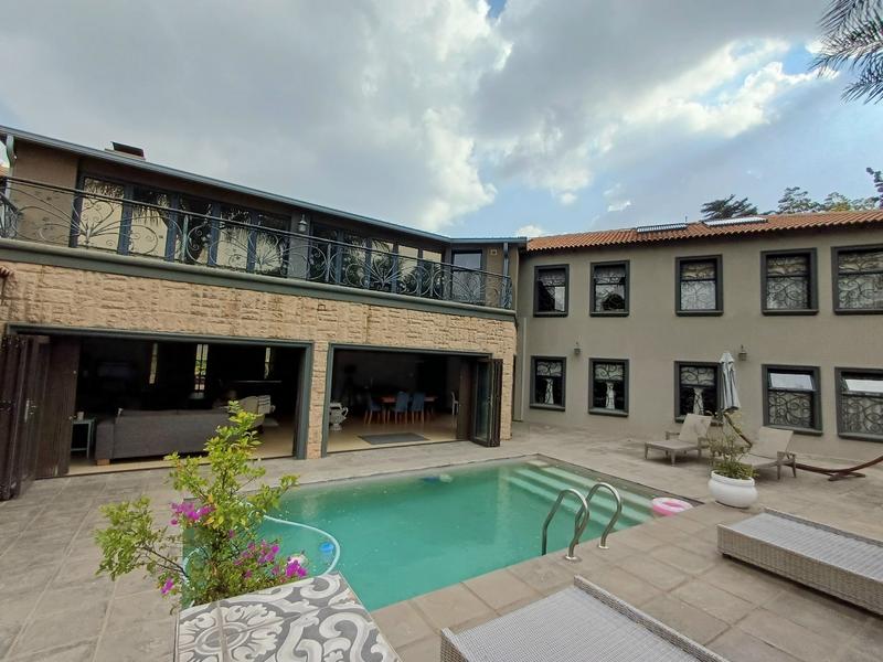 5 Bedroom Property for Sale in Lakefield Gauteng