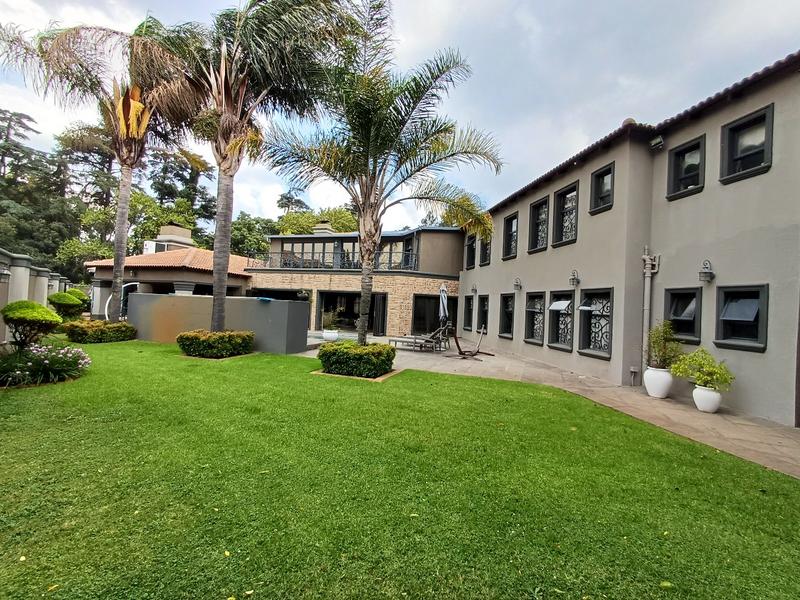 5 Bedroom Property for Sale in Lakefield Gauteng