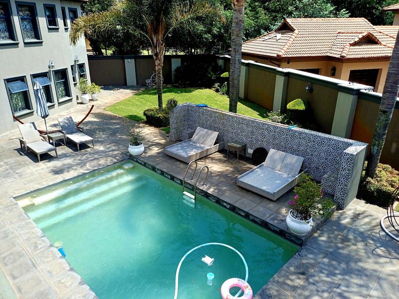 5 Bedroom Property for Sale in Lakefield Gauteng