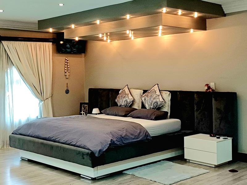 5 Bedroom Property for Sale in Lakefield Gauteng