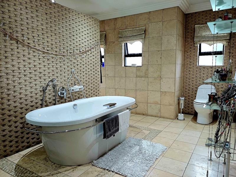 5 Bedroom Property for Sale in Lakefield Gauteng