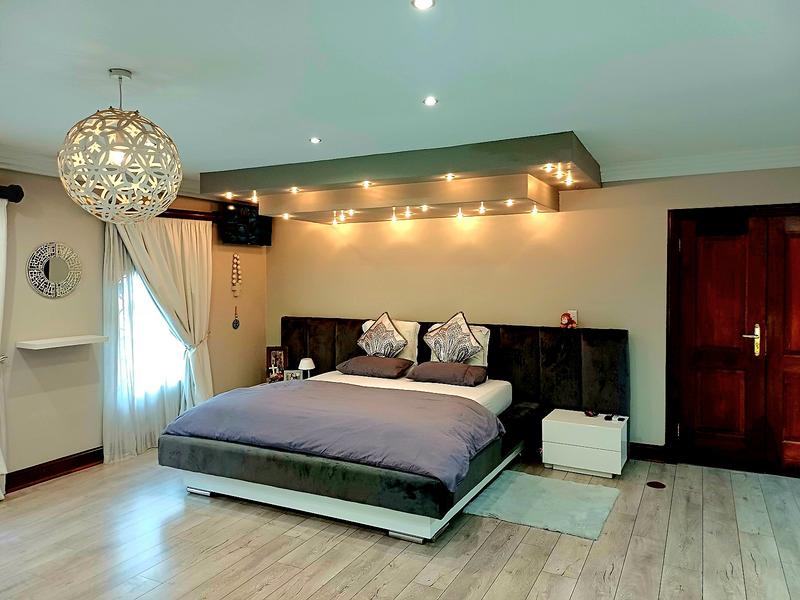 5 Bedroom Property for Sale in Lakefield Gauteng