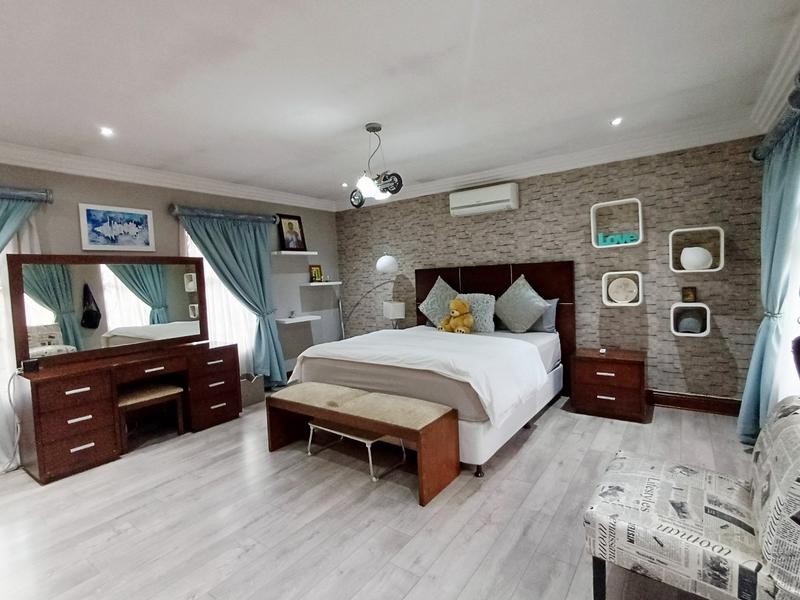 5 Bedroom Property for Sale in Lakefield Gauteng