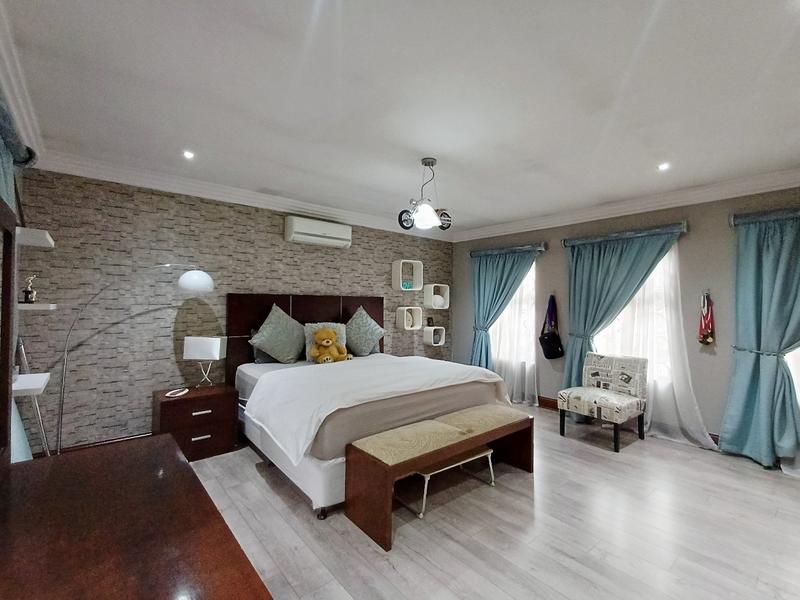 5 Bedroom Property for Sale in Lakefield Gauteng