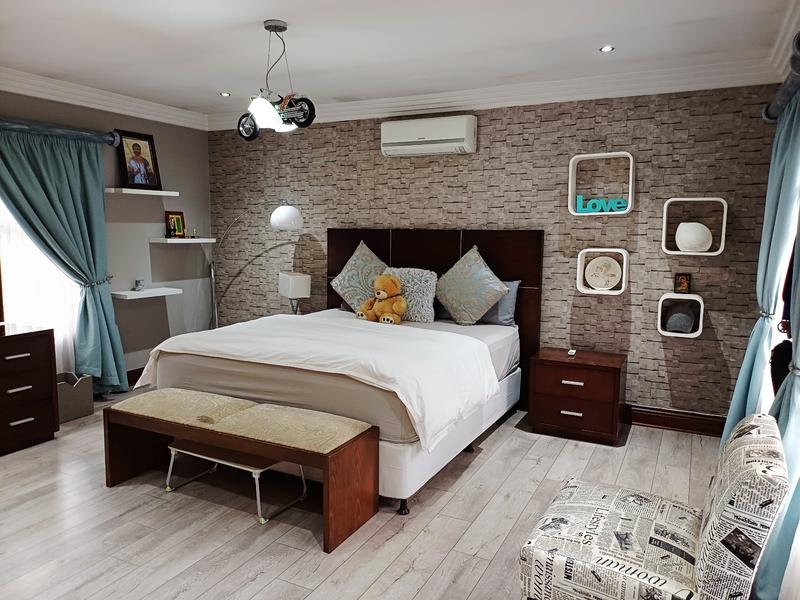 5 Bedroom Property for Sale in Lakefield Gauteng