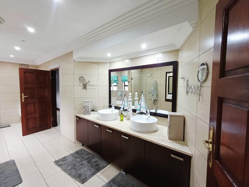 5 Bedroom Property for Sale in Lakefield Gauteng