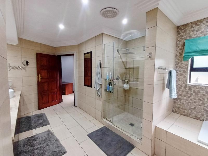 5 Bedroom Property for Sale in Lakefield Gauteng