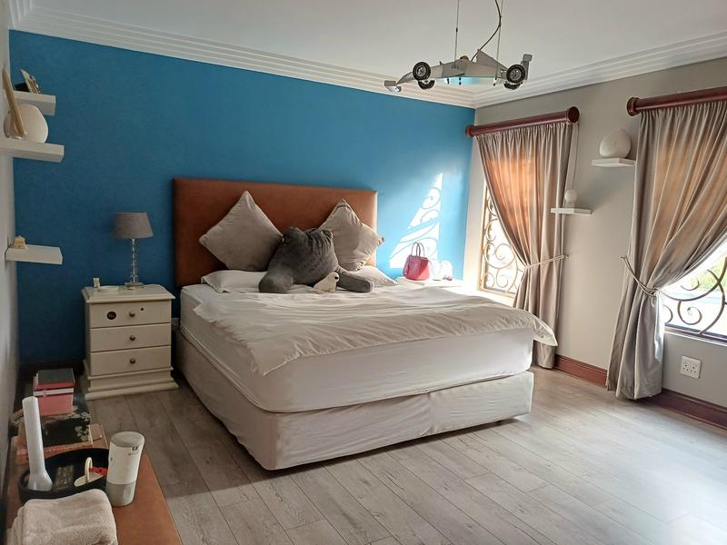 5 Bedroom Property for Sale in Lakefield Gauteng